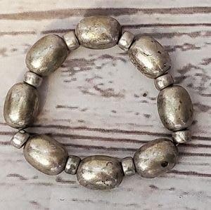 Silvertone bold oval bead and small round bead stretch bracelet